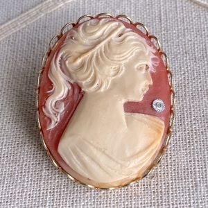 Vintage Cameo Brooch Pin